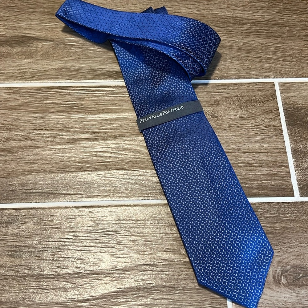Classic Perry Ellis necktie